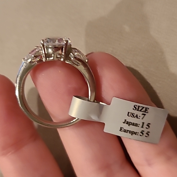 3 stone cubic zirconia stainless steel ring - Picture 6 of 8